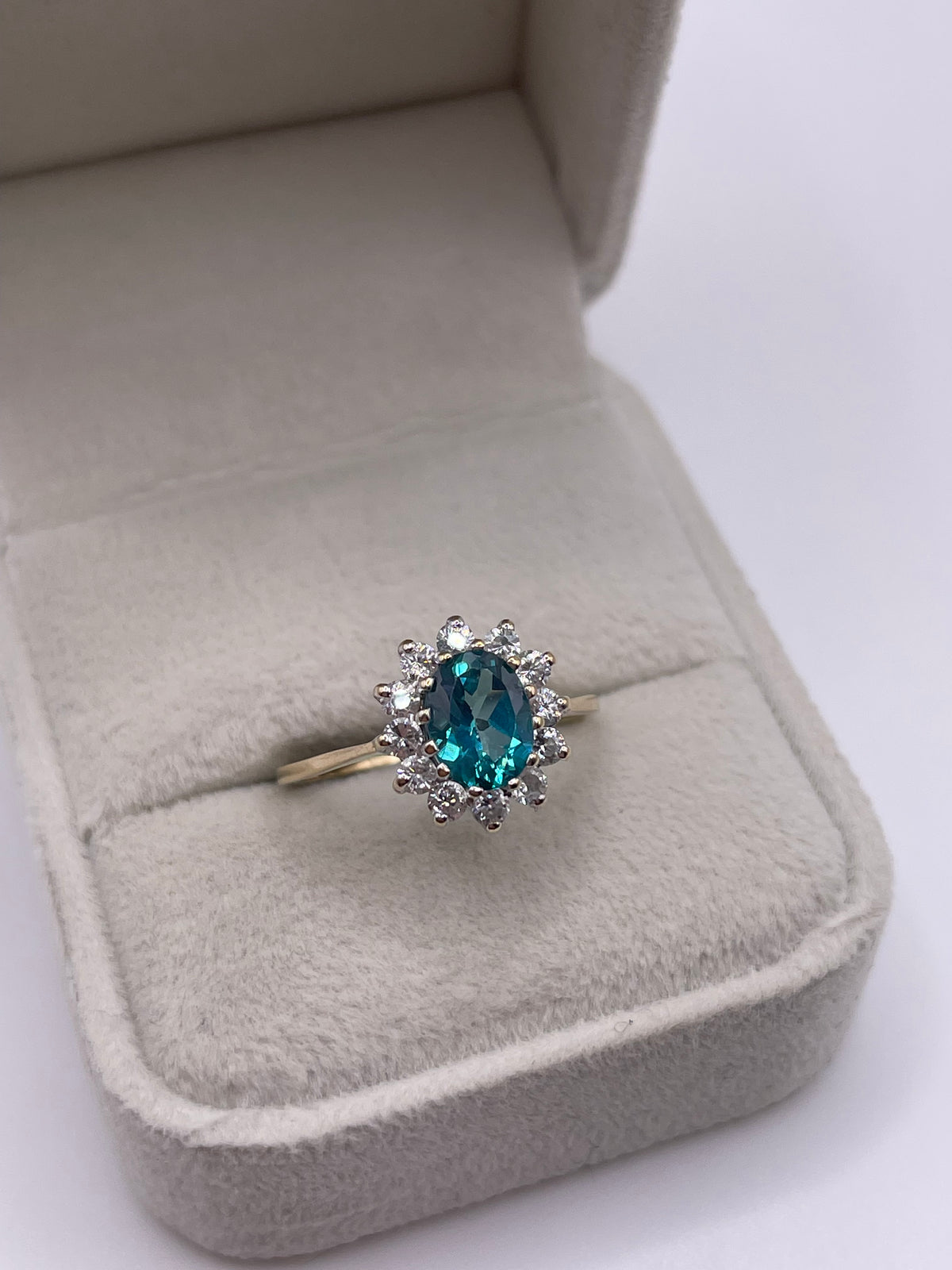 9ct gold topaz and cz ring