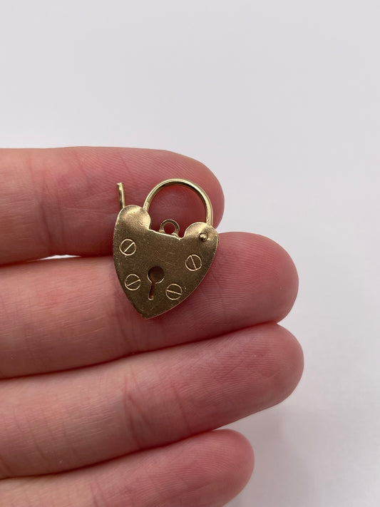9ct gold padlock 126