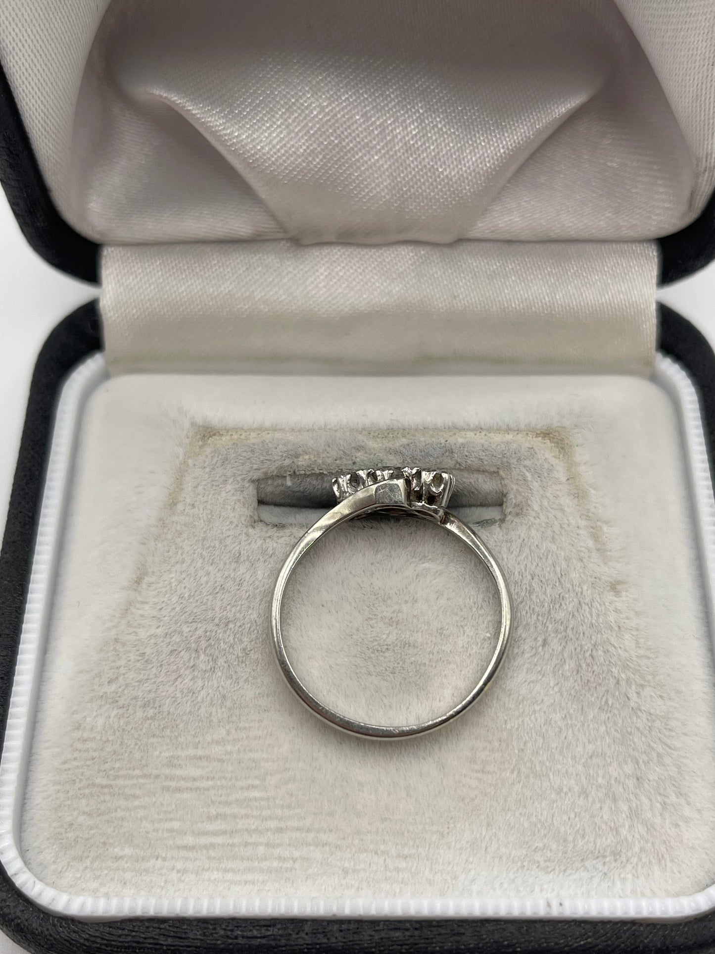 18ct white gold diamond ring