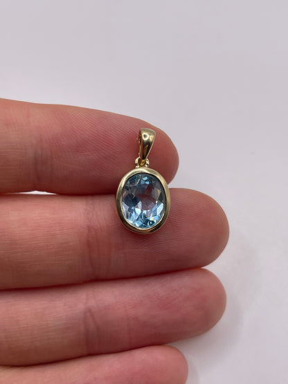 9ct gold blue topaz pendant