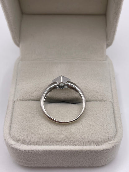 9ct white gold aquamarine and diamond ring