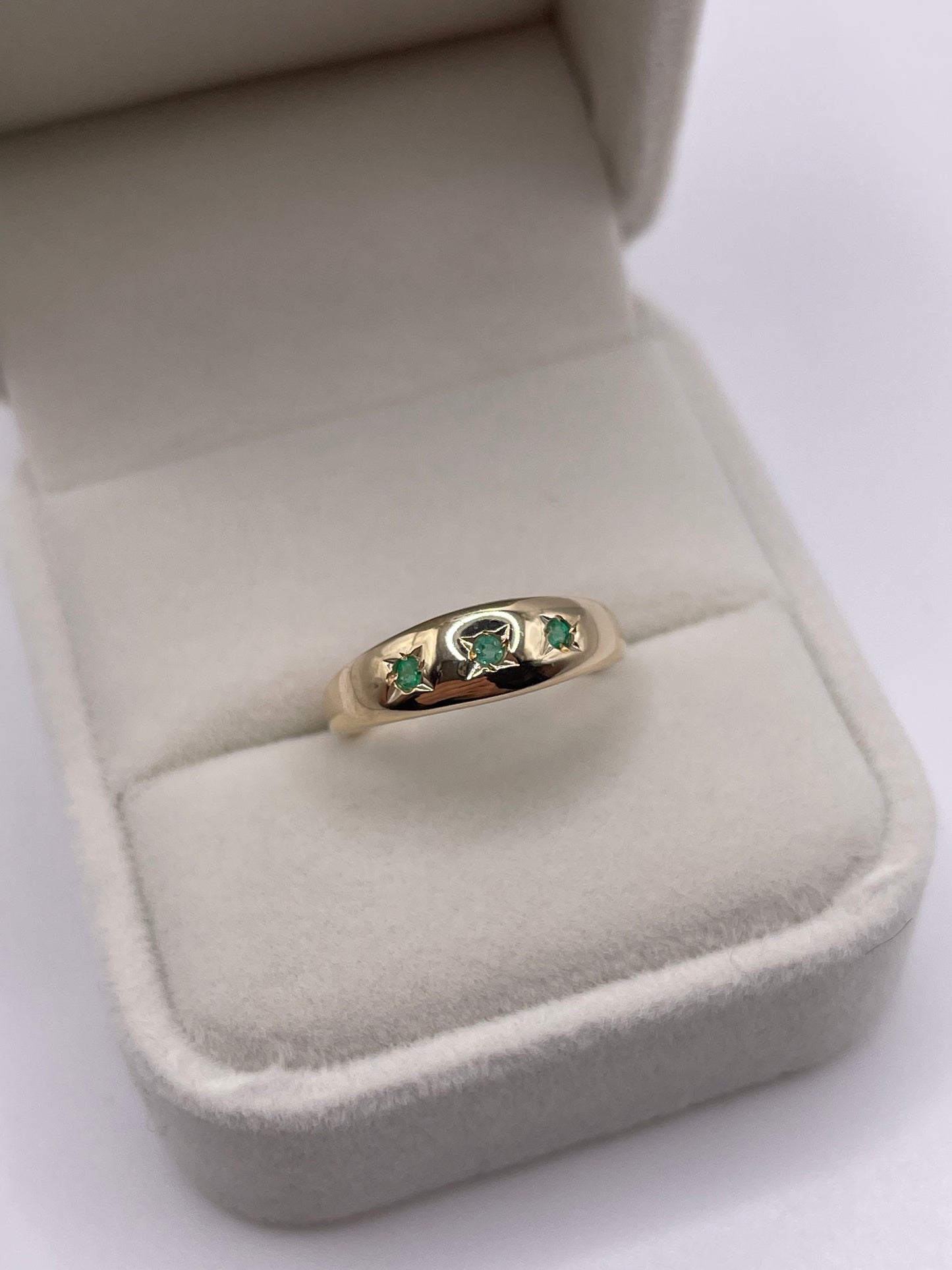 9ct gold emerald gypsy ring