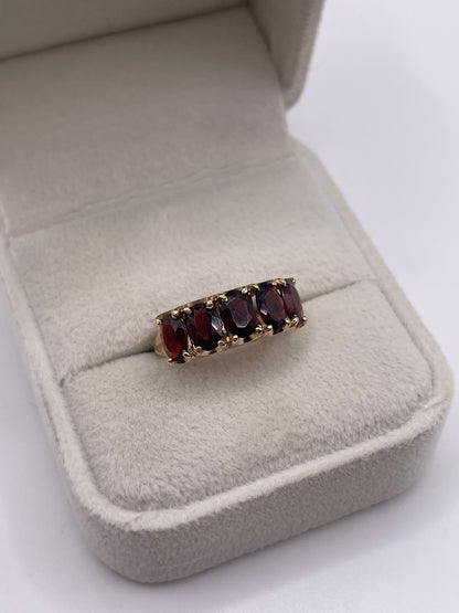 9ct gold garnet ring