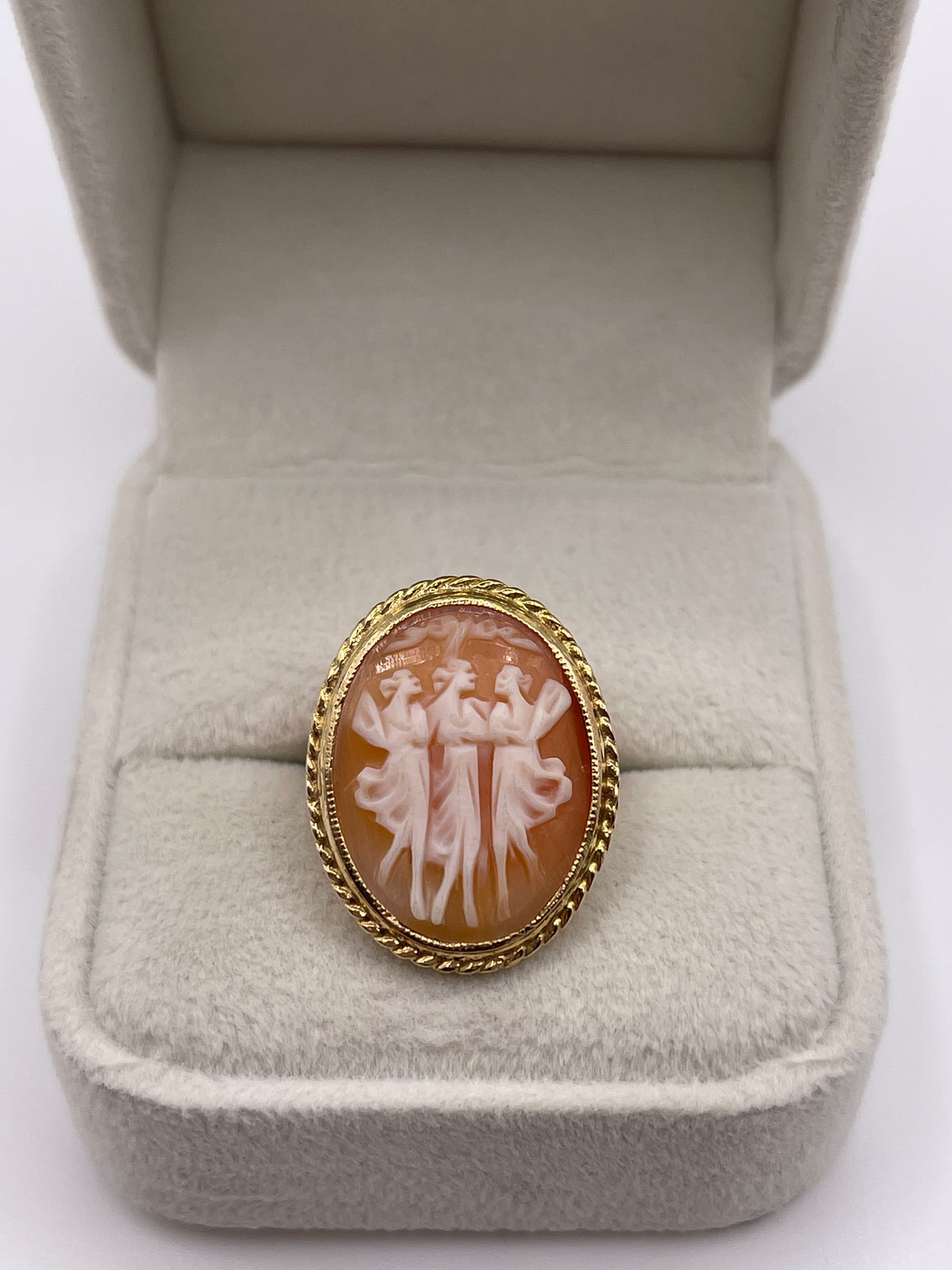 9ct gold cameo ring