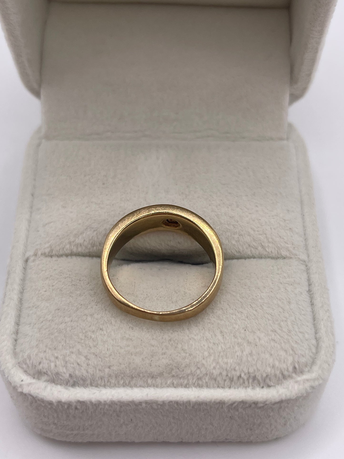 9ct gold enamel and diamond ring