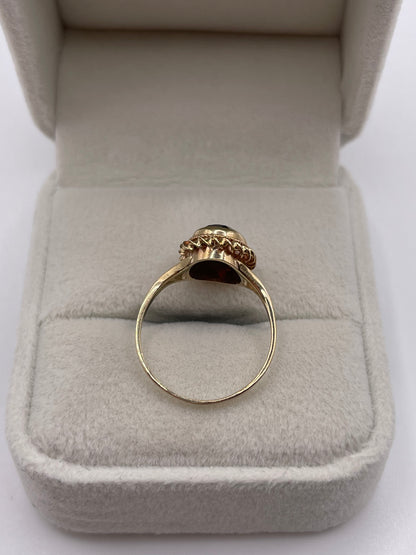 9ct gold garnet ring