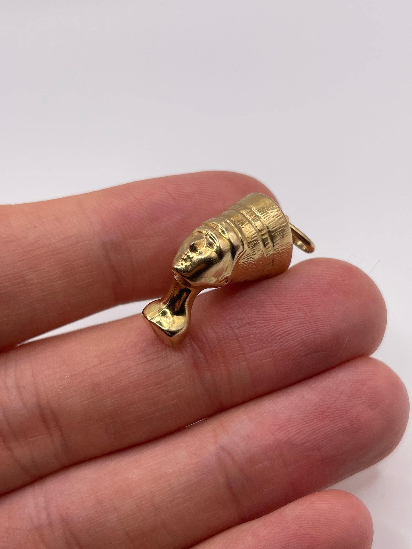 9ct gold queen Nefertiti pendant