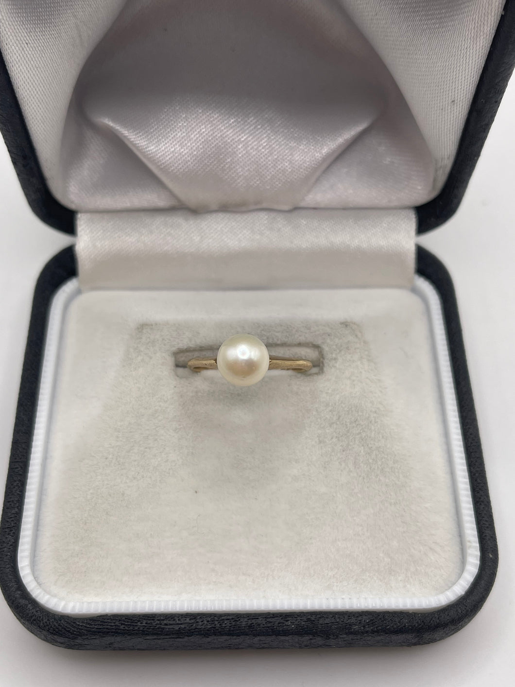 9ct gold pearl ring