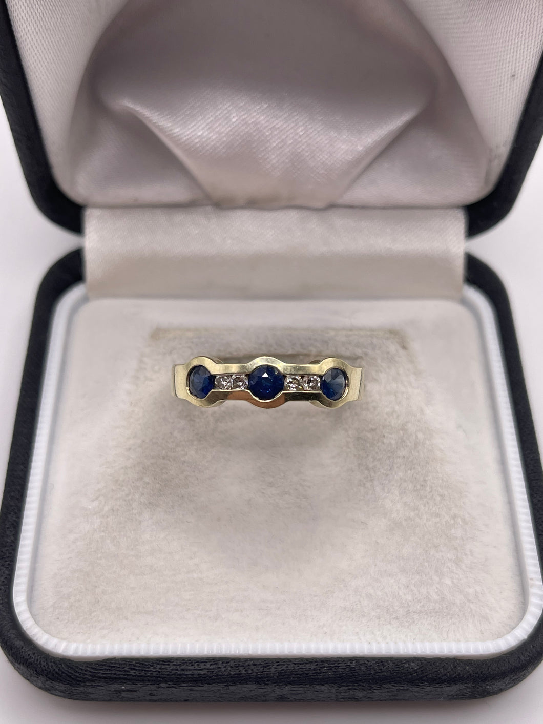 14ct gold sapphire and diamond ring