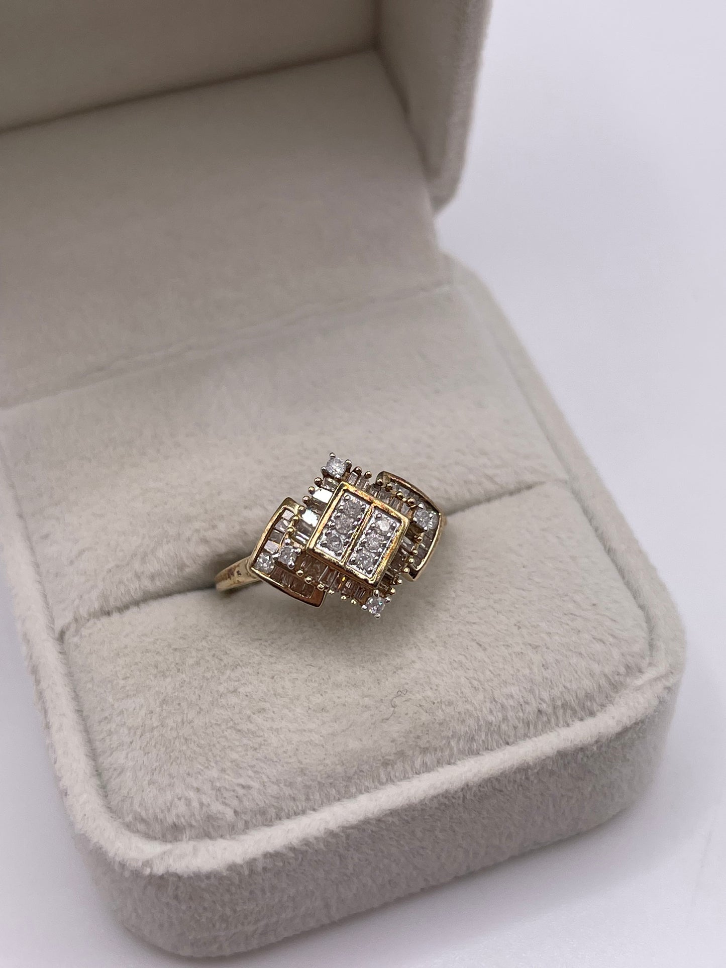 9ct gold diamond cluster ring