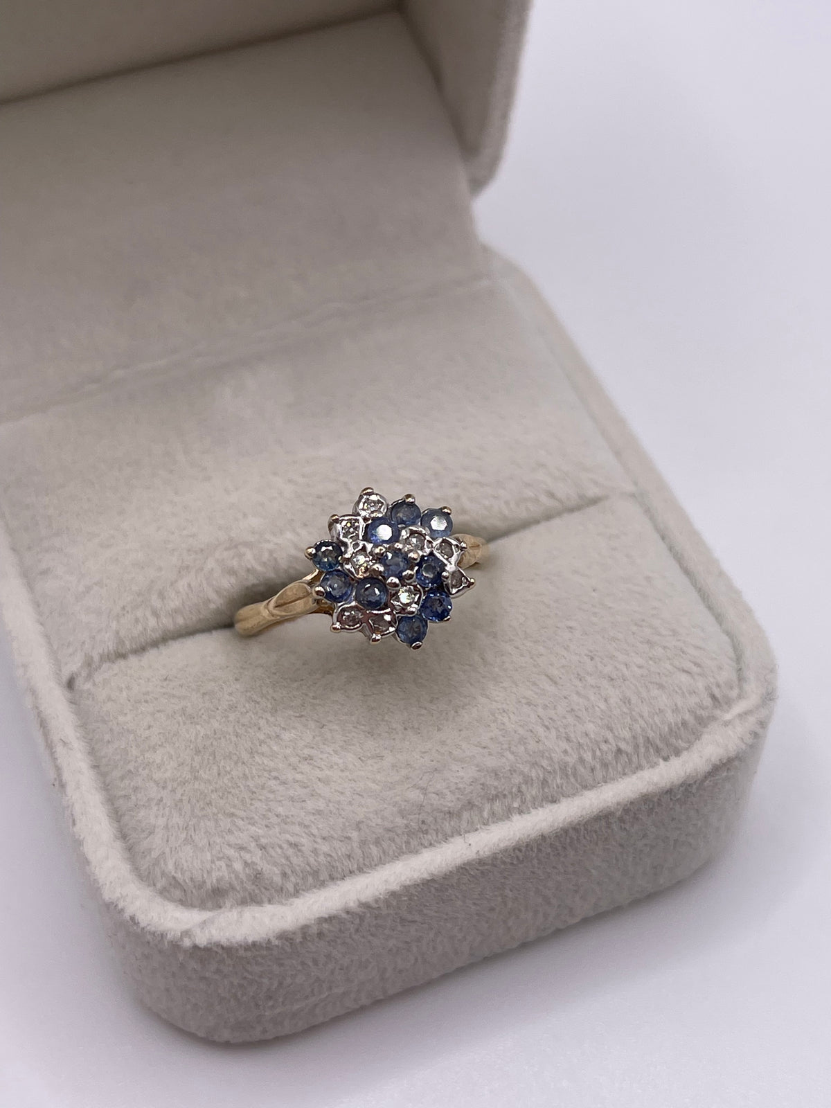 9ct gold sapphire and diamond cluster ring