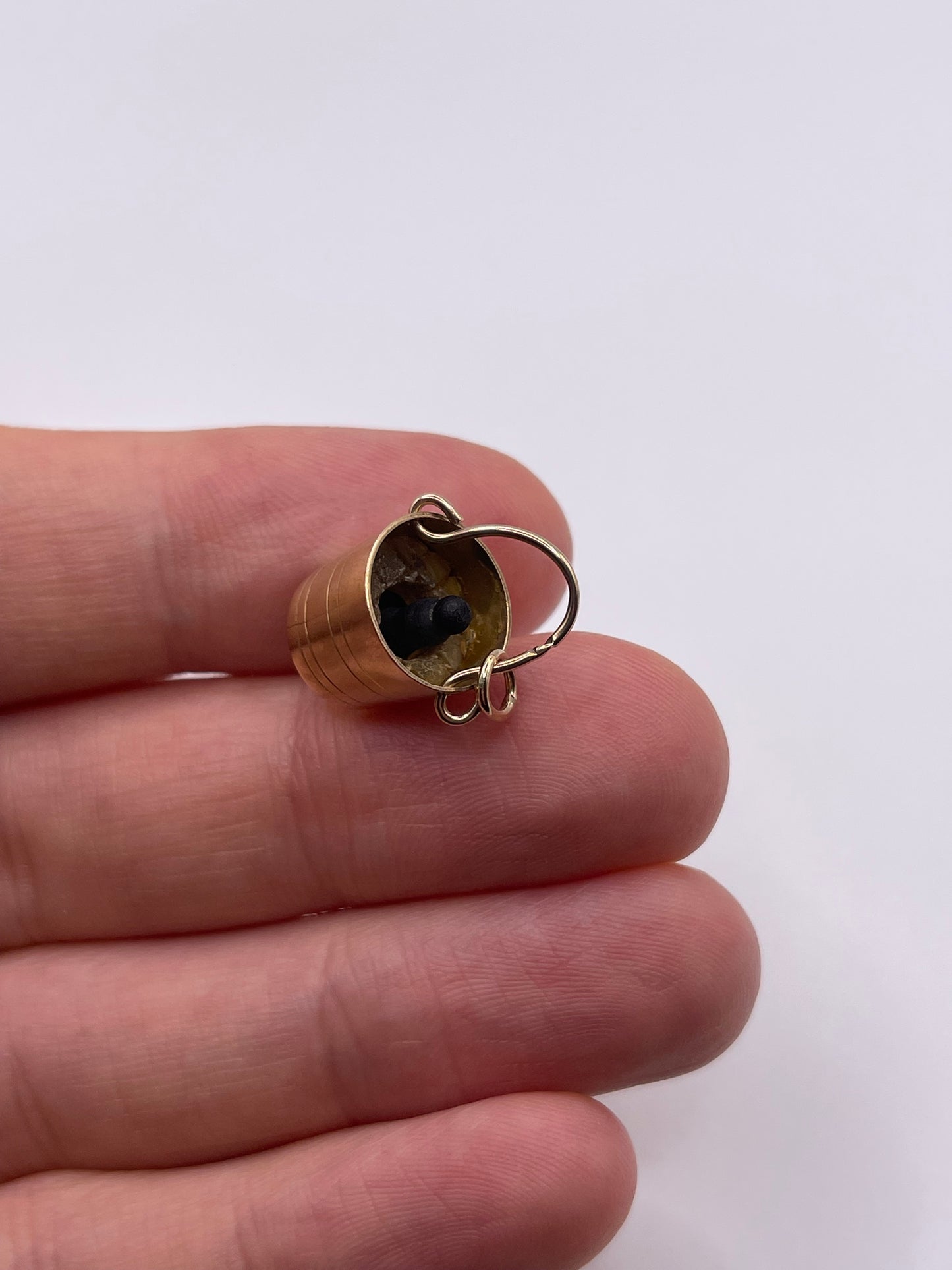 9ct gold champagne charm