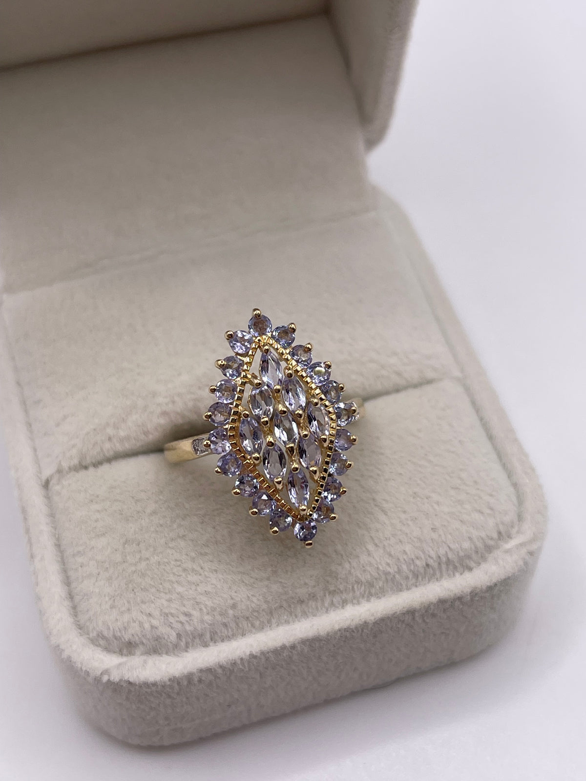 9ct gold tanzanite and diamond ring