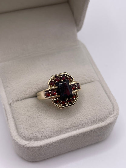 9ct gold garnet cluster ring