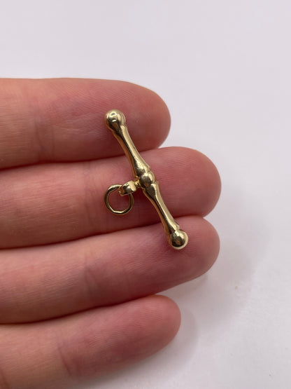 9ct gold t bar pendant