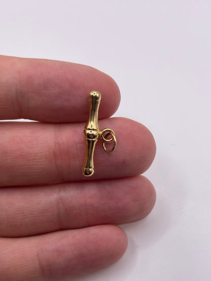 9ct gold t bar pendant
