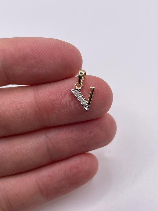 9ct gold diamond initial V pendant