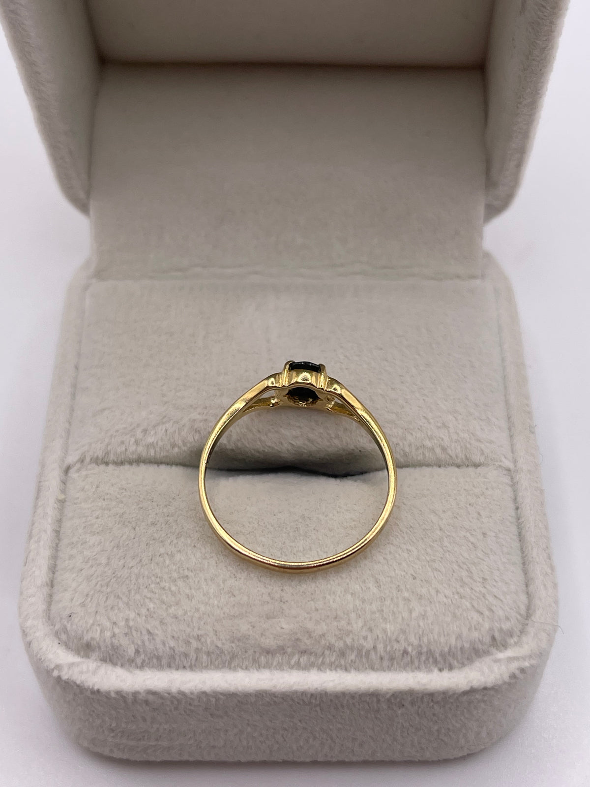 9ct gold sapphire ring