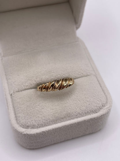 9ct gold croissant ring