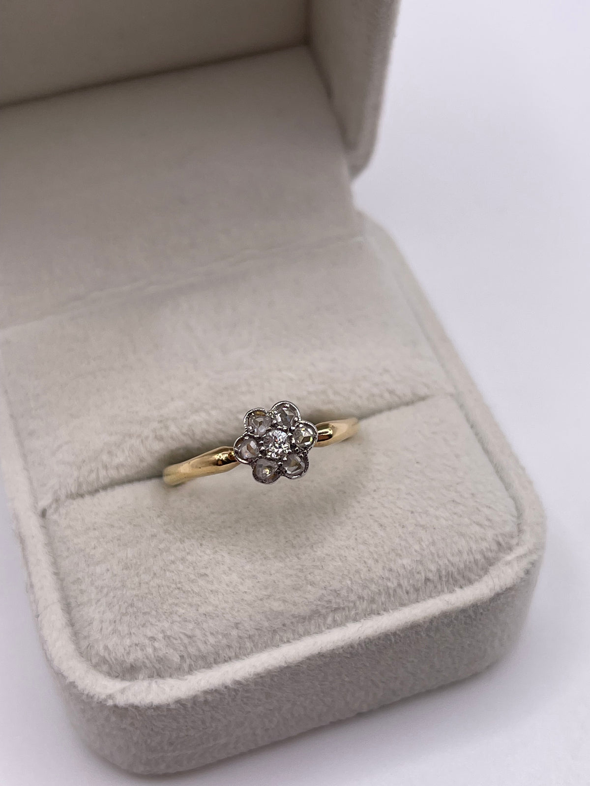 18ct gold diamond cluster ring
