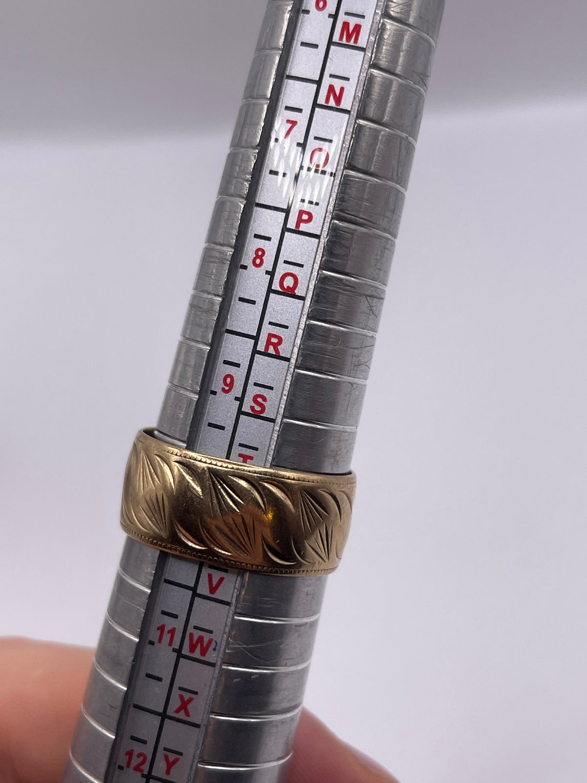9ct gold patterned band