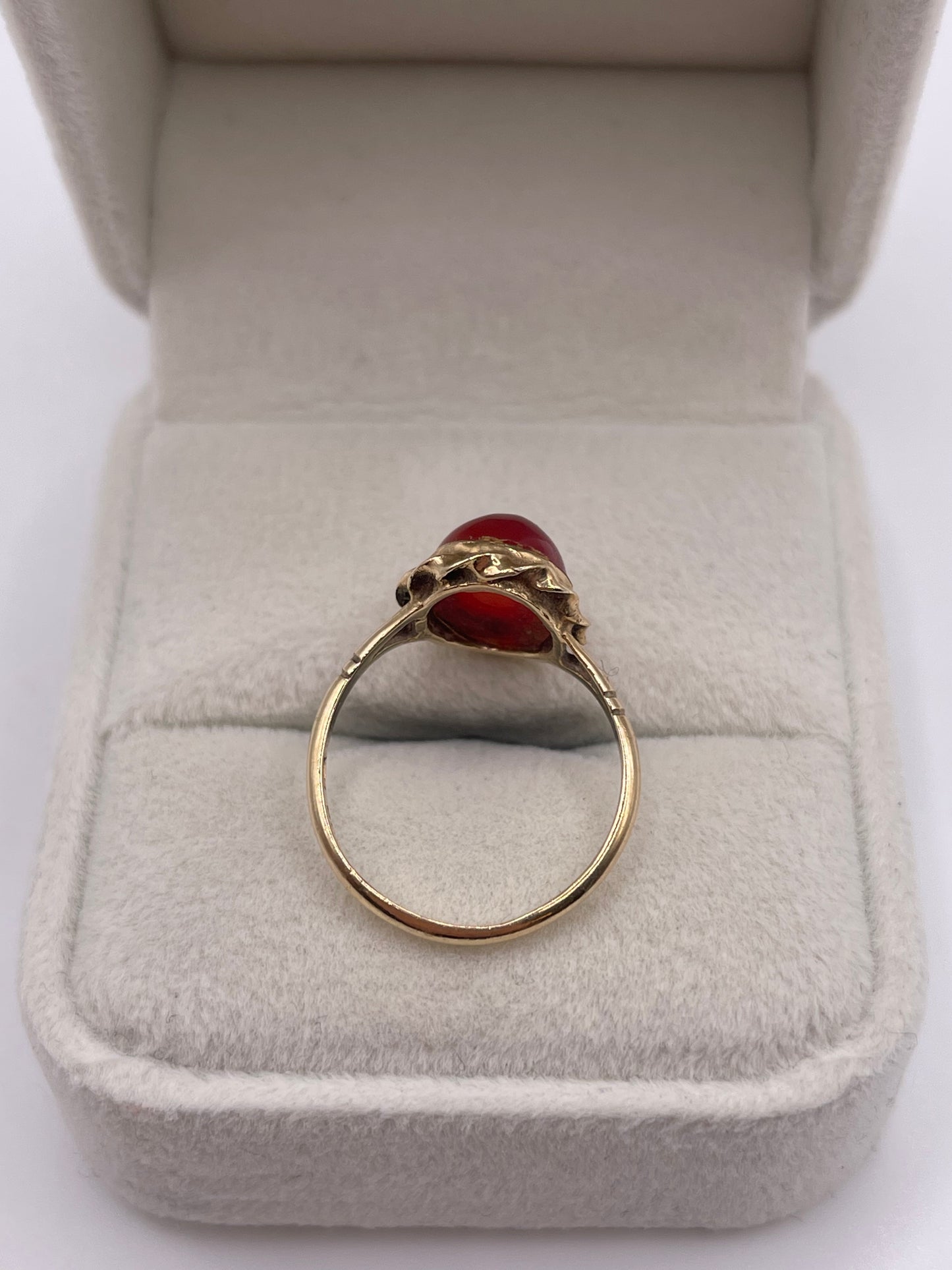 9ct gold carnelian ring