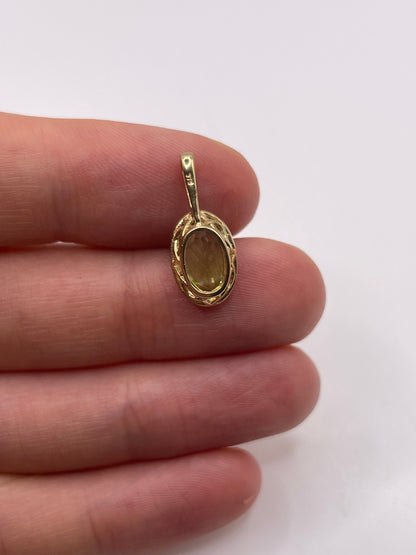 9ct gold peridot and diamond pendant