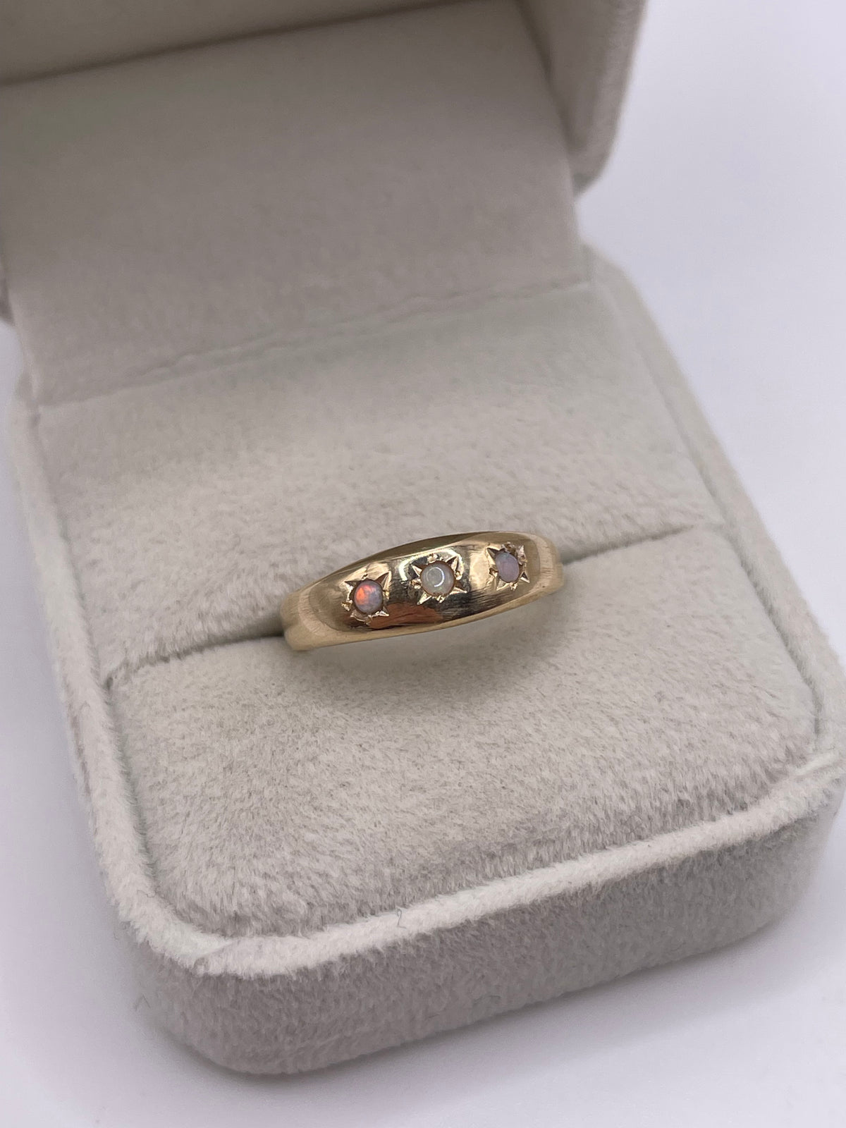 9ct gold opal gypsy ring