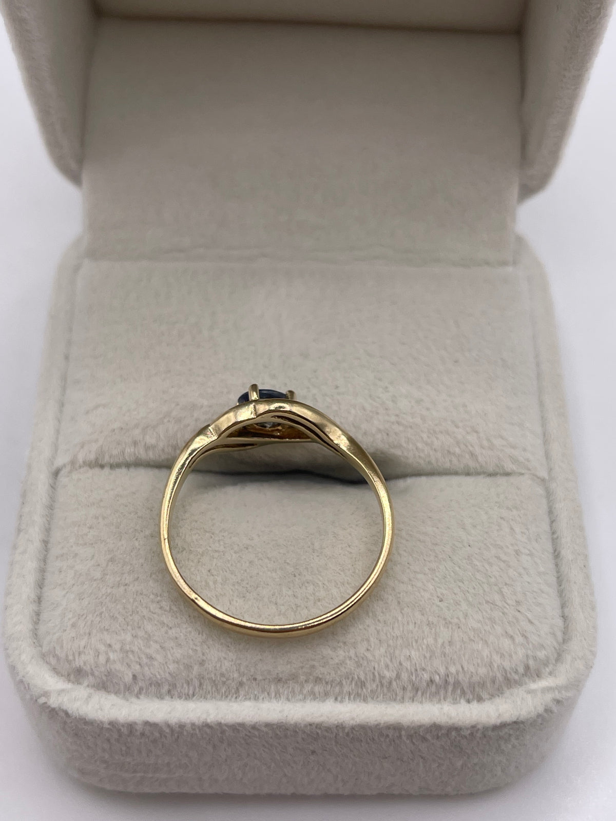 9ct gold sapphire ring