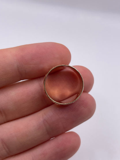 9ct gold patterned band