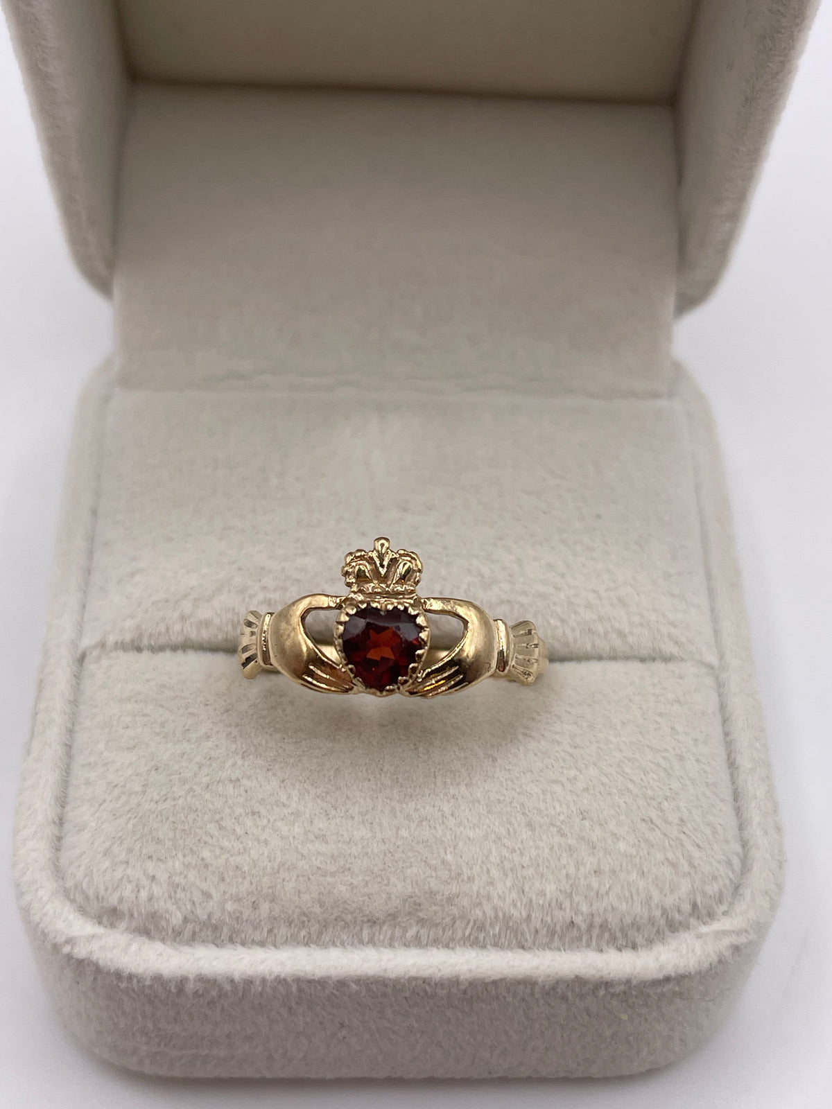9ct gold garnet claddagh ring