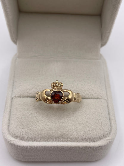 9ct gold garnet claddagh ring