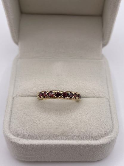9ct gold garnet ring