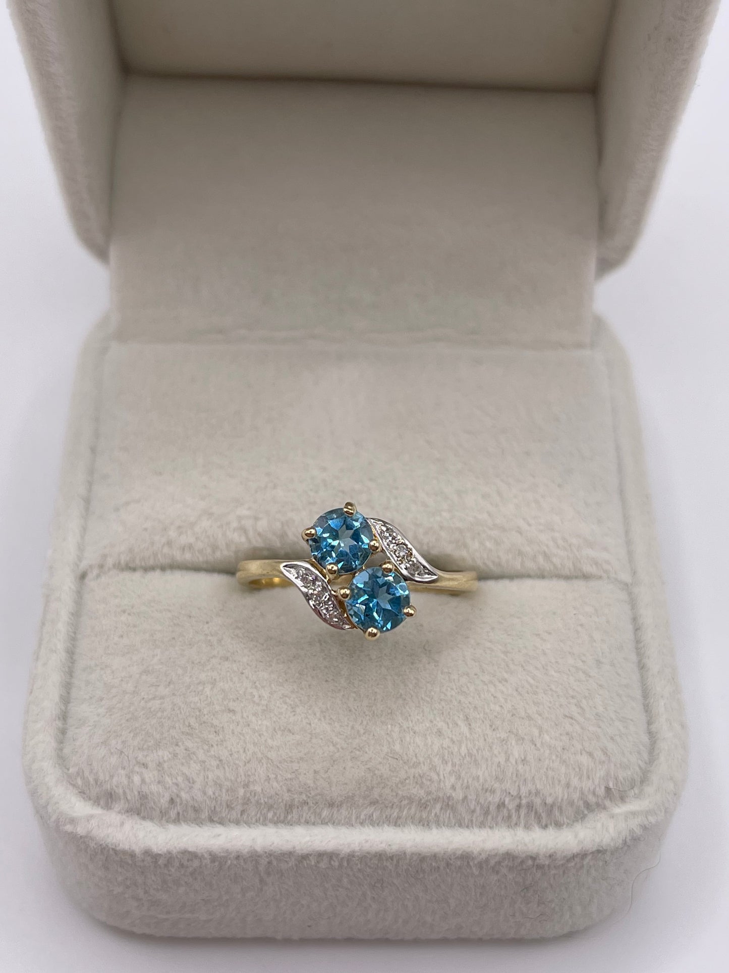9ct gold topaz and diamond ring
