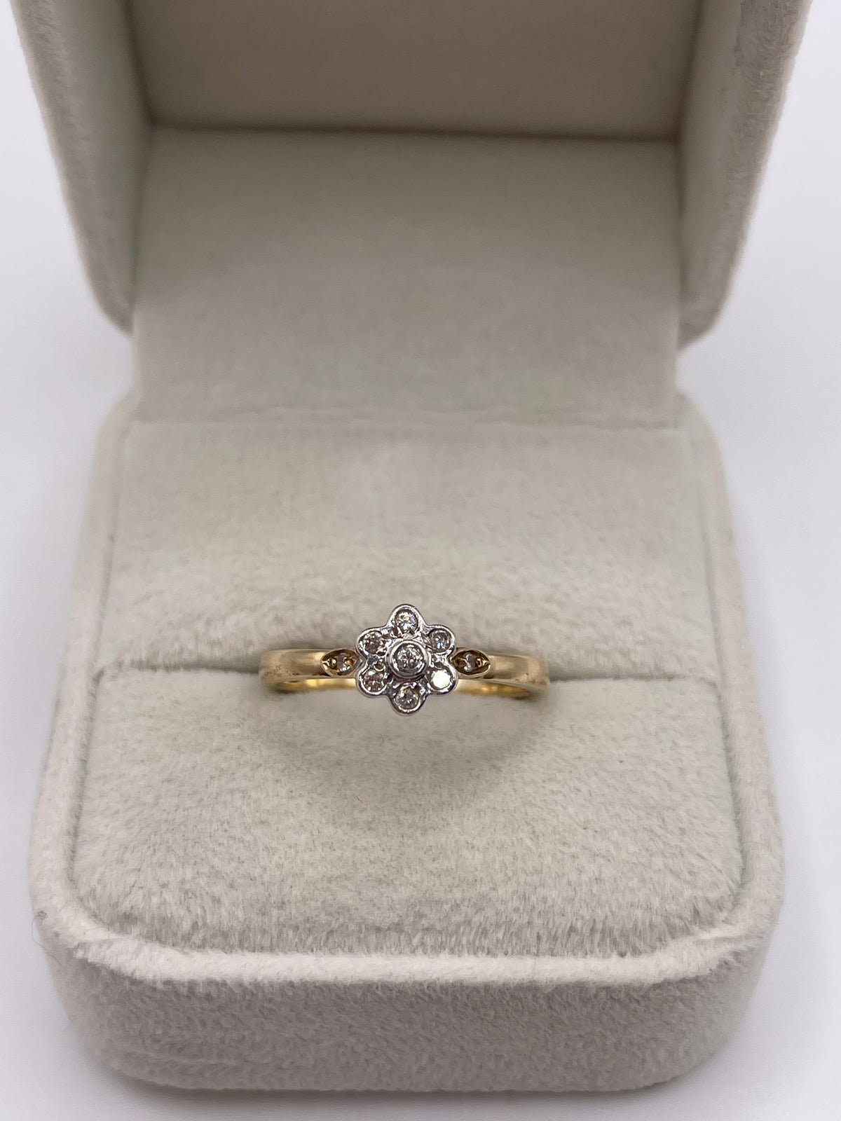 9ct gold diamond cluster ring