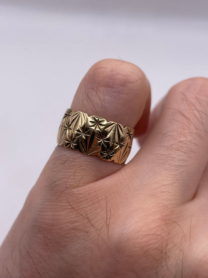 9ct gold patterned band