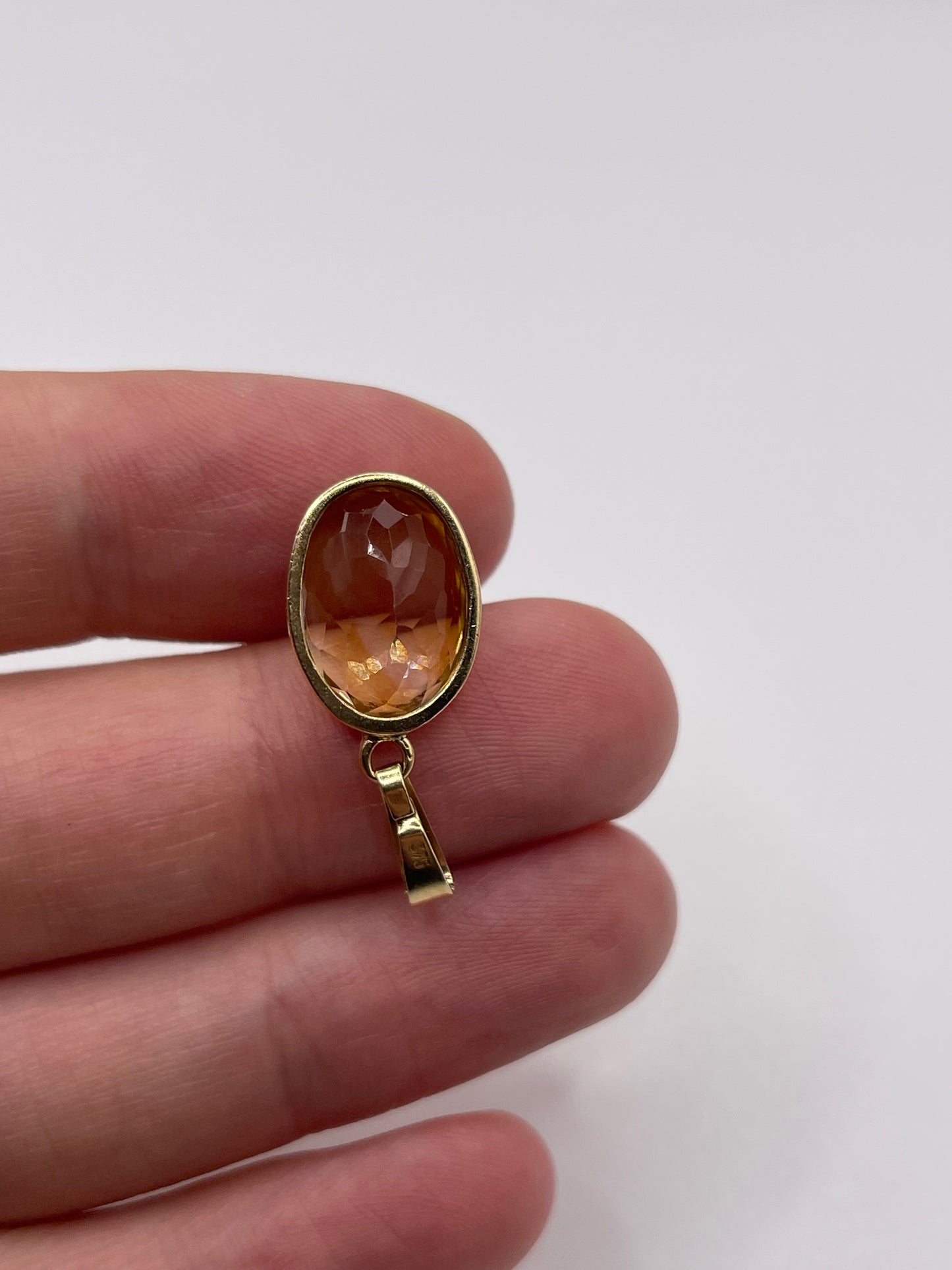 9ct gold citrine pendant