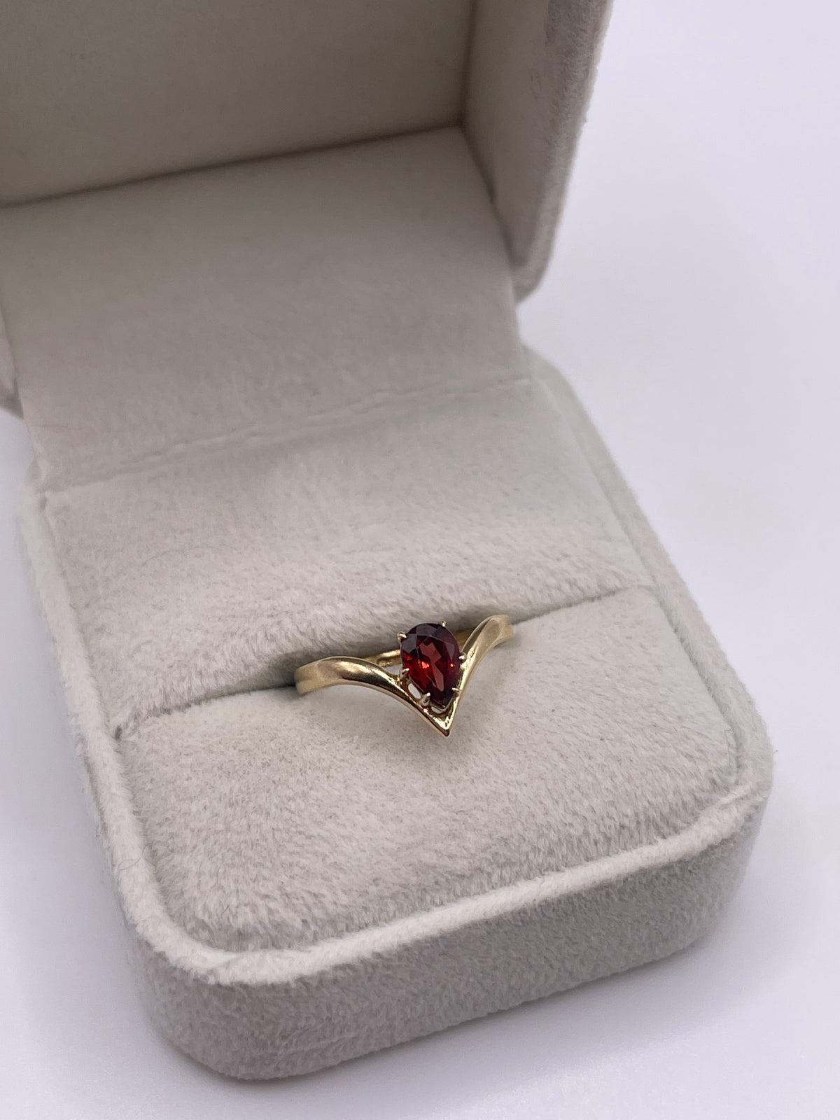9ct gold garnet wishbone ring