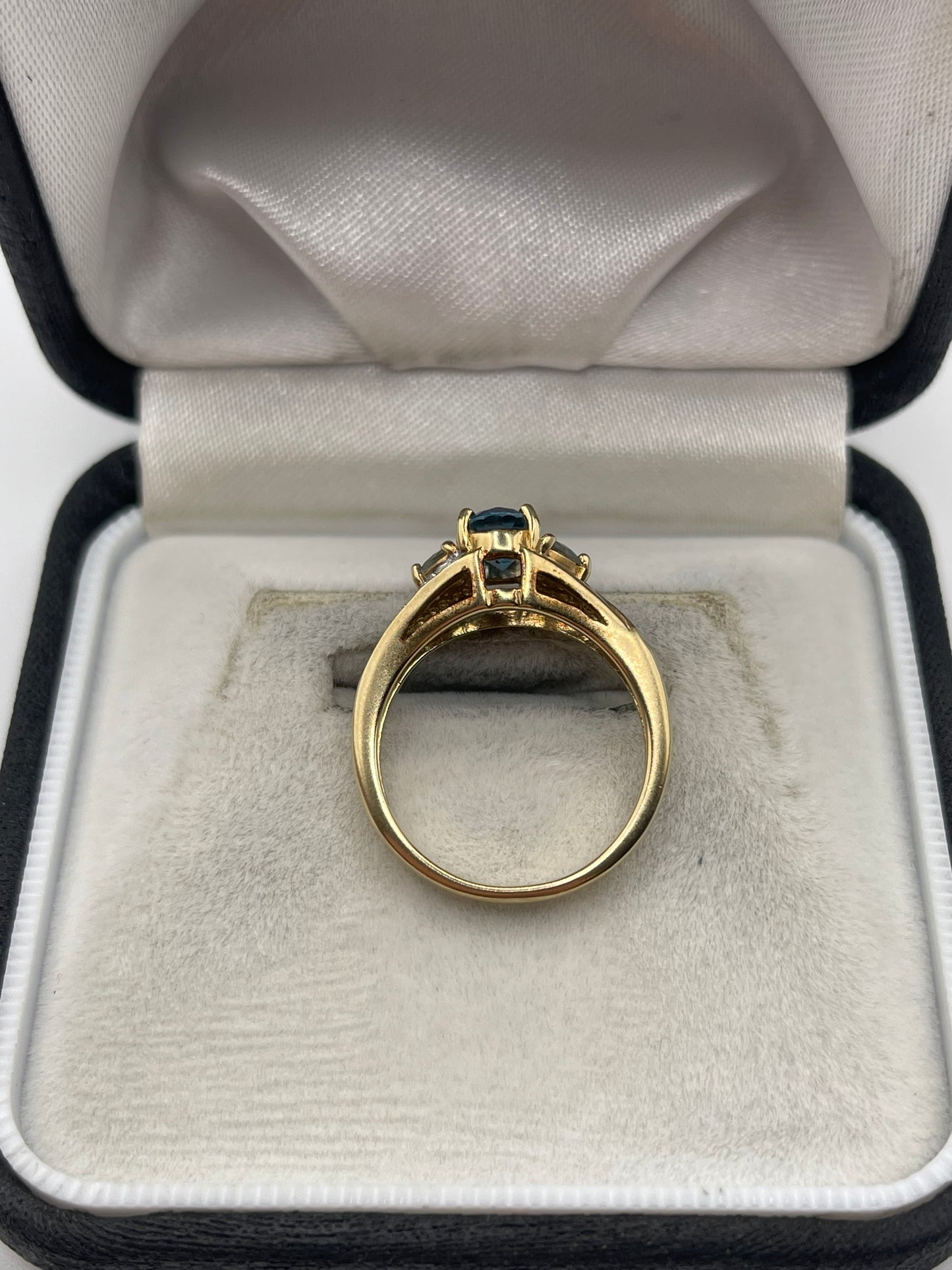 9ct gold topaz and diamond ring