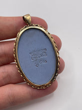 Load image into Gallery viewer, Huge 9ct gold Wedgwood pendant

