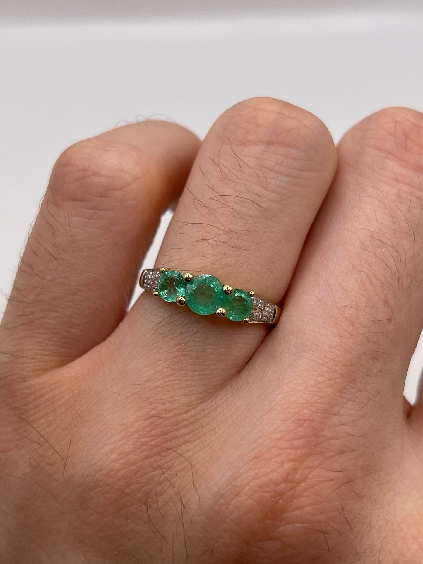 9ct gold emerald and diamond ring