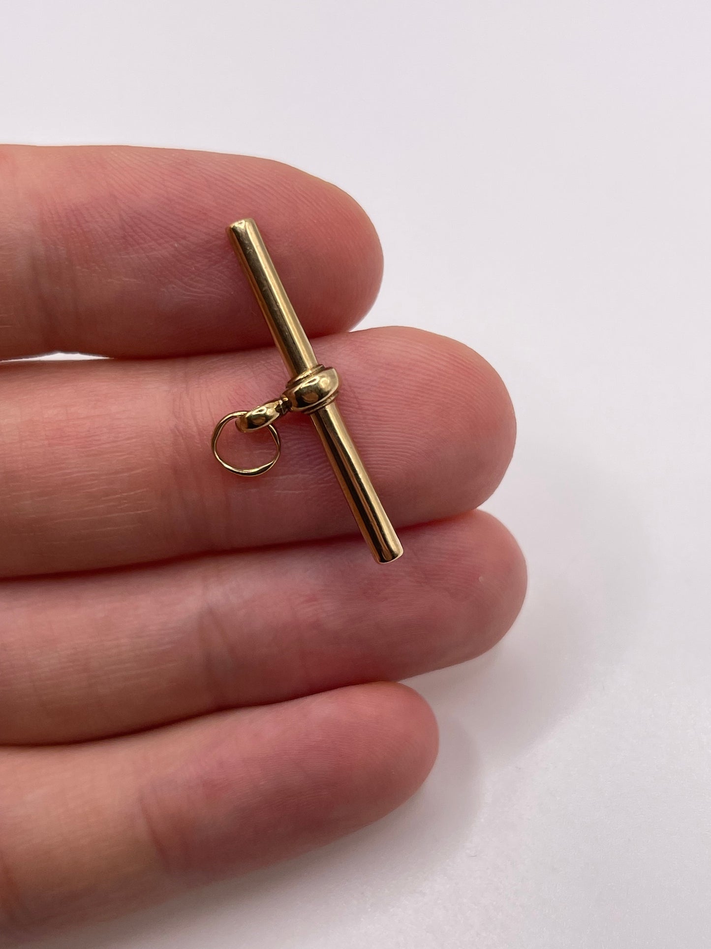 9ct gold t bar pendant