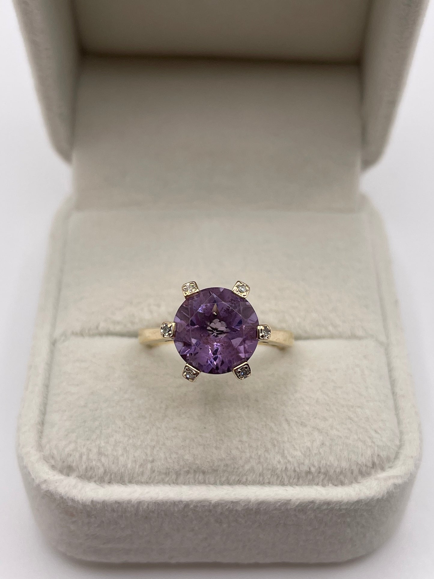 9ct gold amethyst and diamond ring