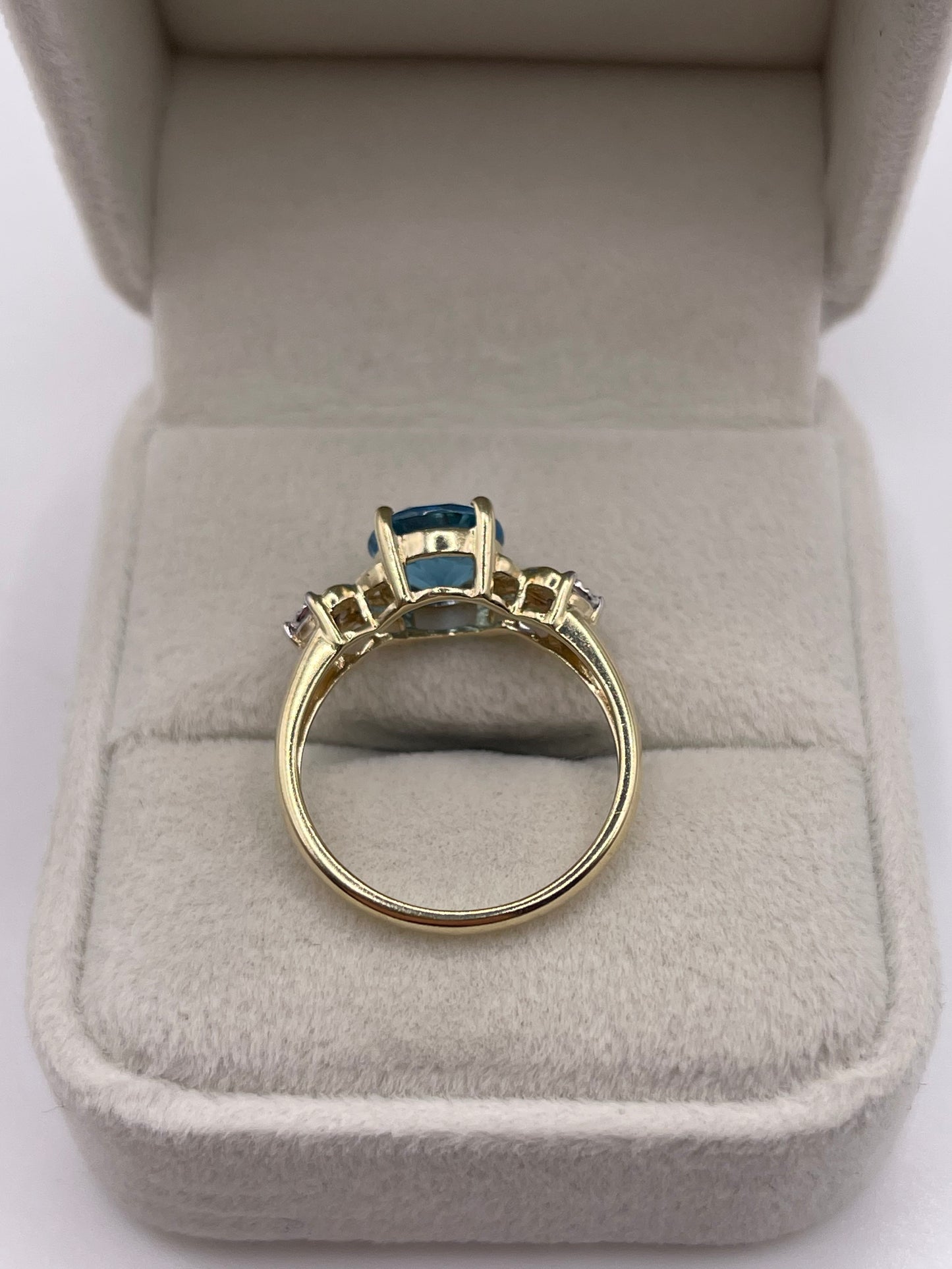 9ct gold topaz and diamond ring