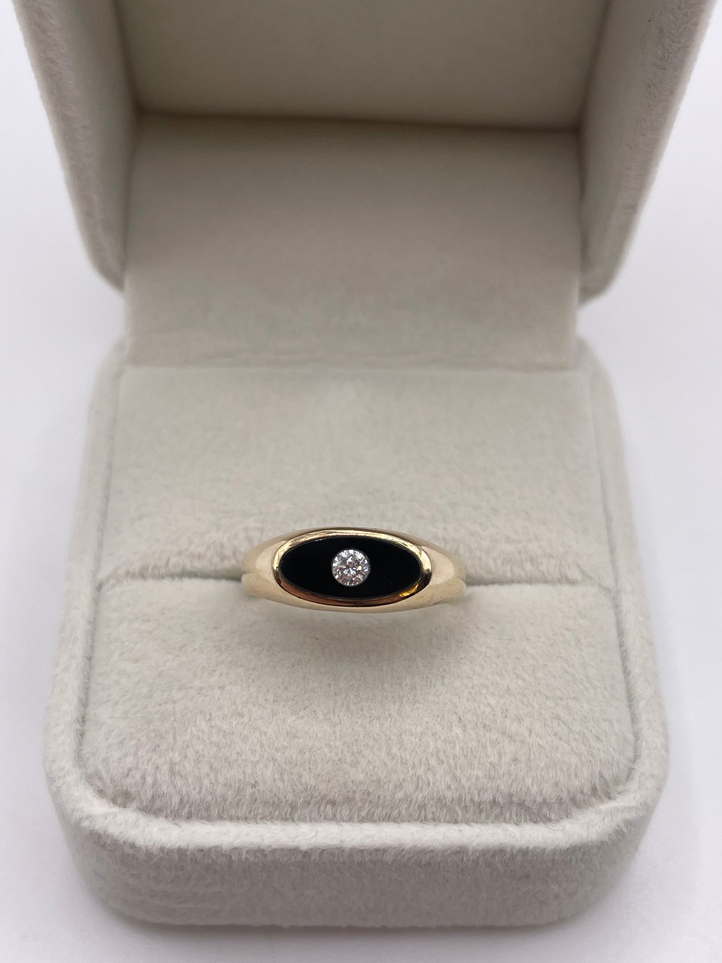 9ct gold onyx and cz ring