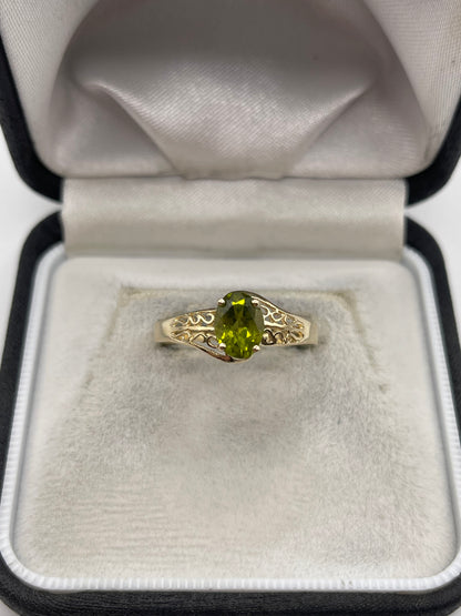 9ct gold quartz ring