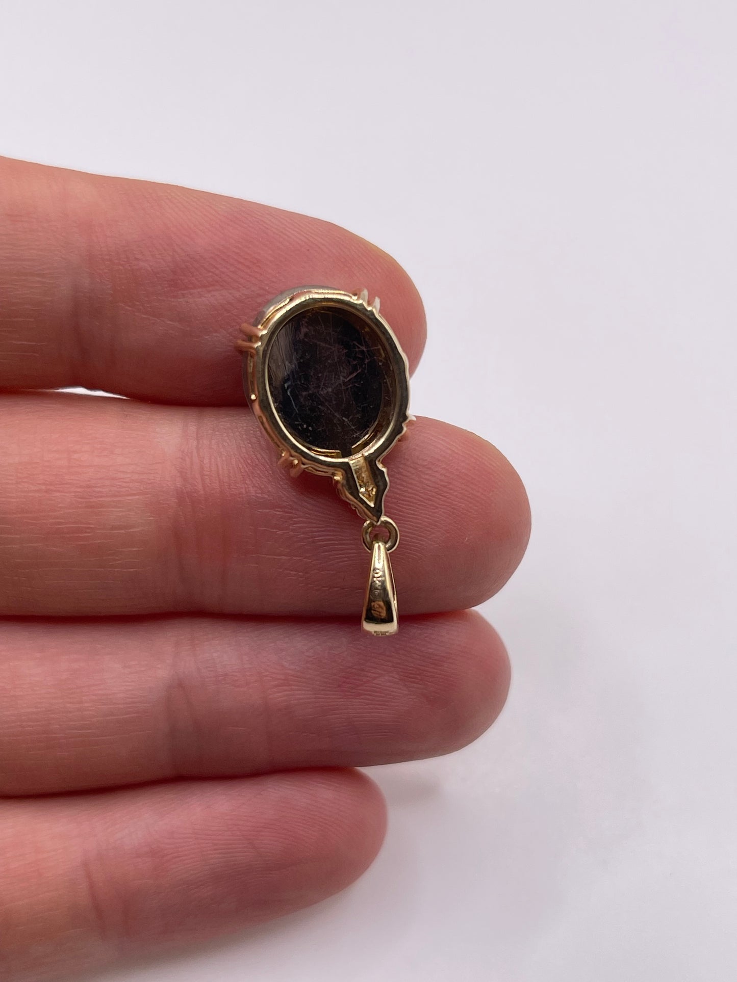 9ct gold stone set pendant