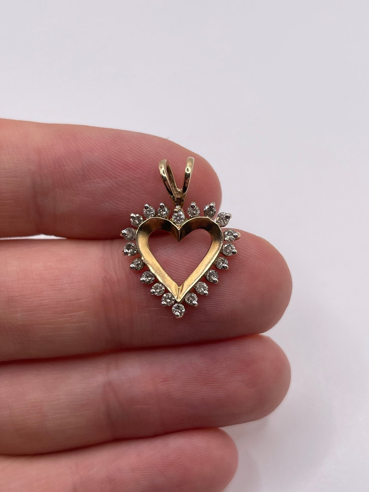 9ct gold diamond heart pendant