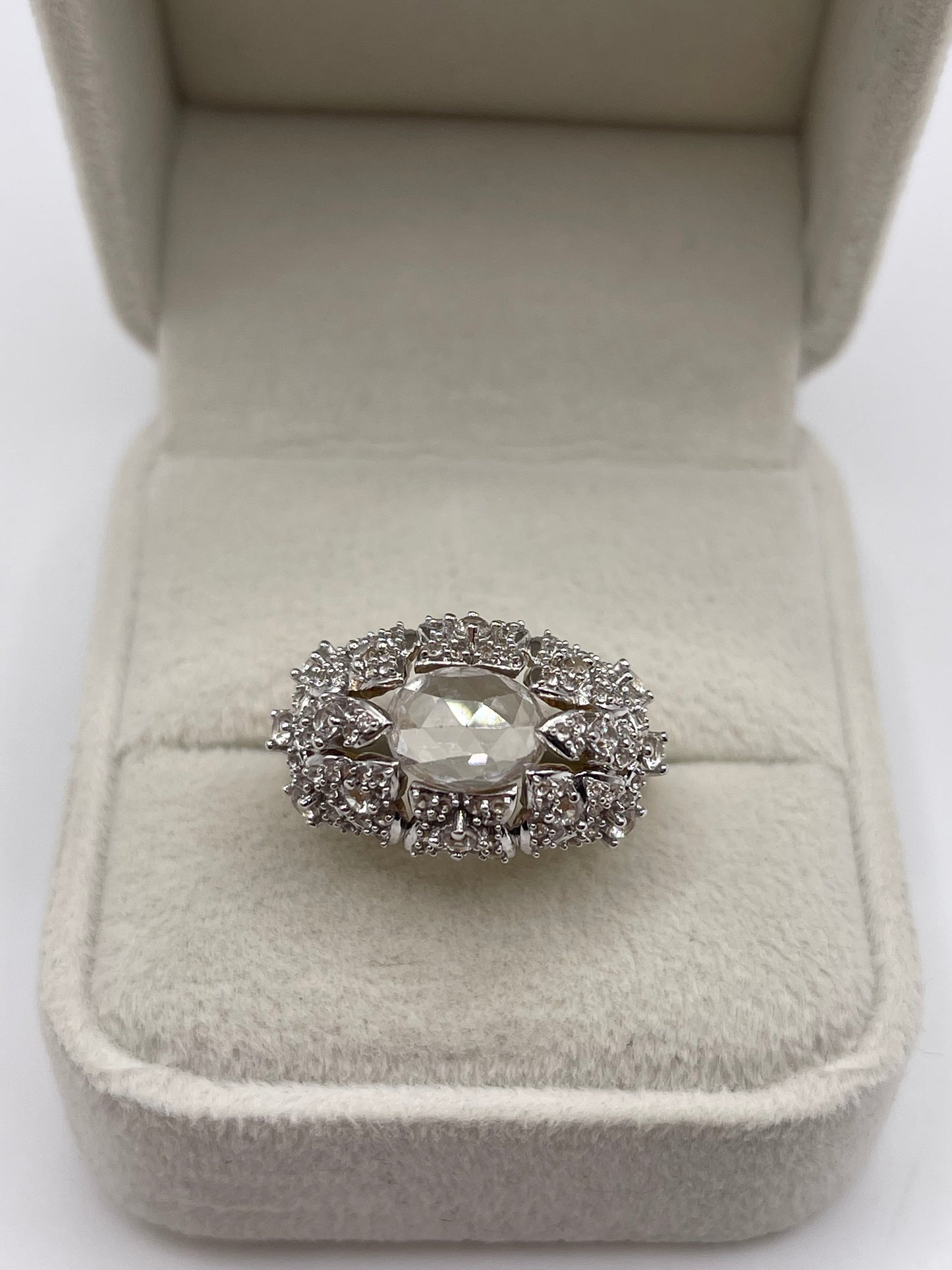9ct gold white zircon cluster ring