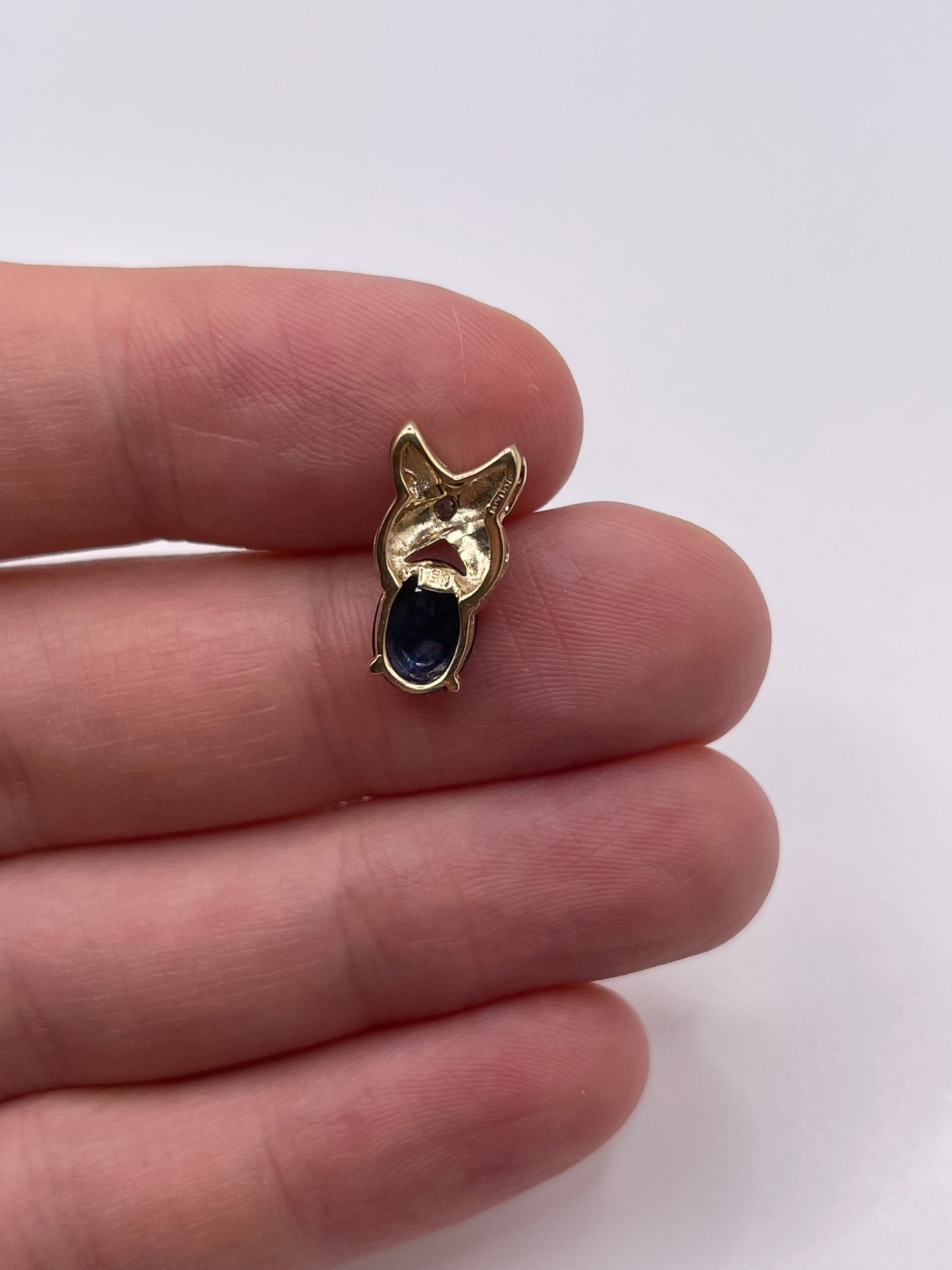 9ct gold cabochon sapphire and diamond pendant